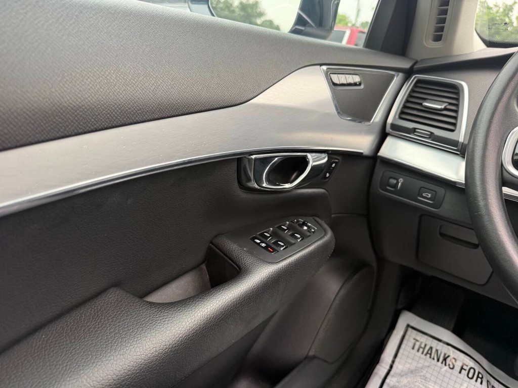 Volvo XC90 Vehicle Full-screen Gallery Image 29