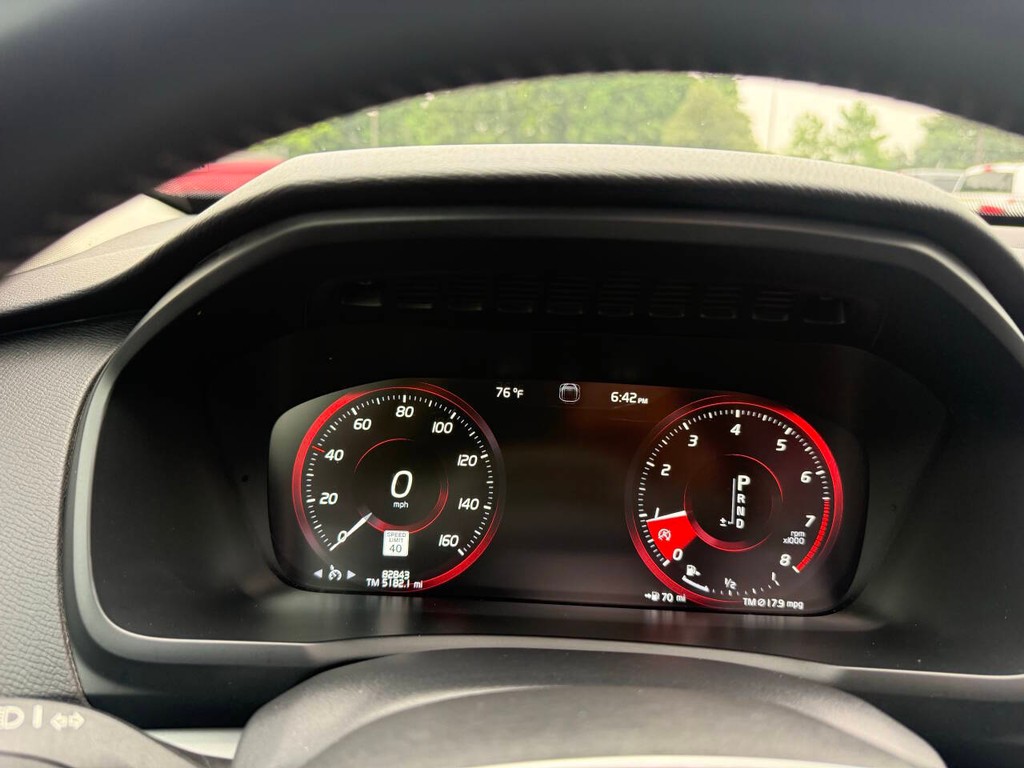 Volvo XC90 Vehicle Full-screen Gallery Image 32