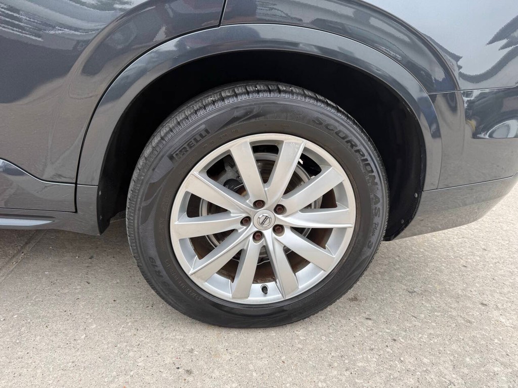 Volvo XC90 Vehicle Full-screen Gallery Image 35