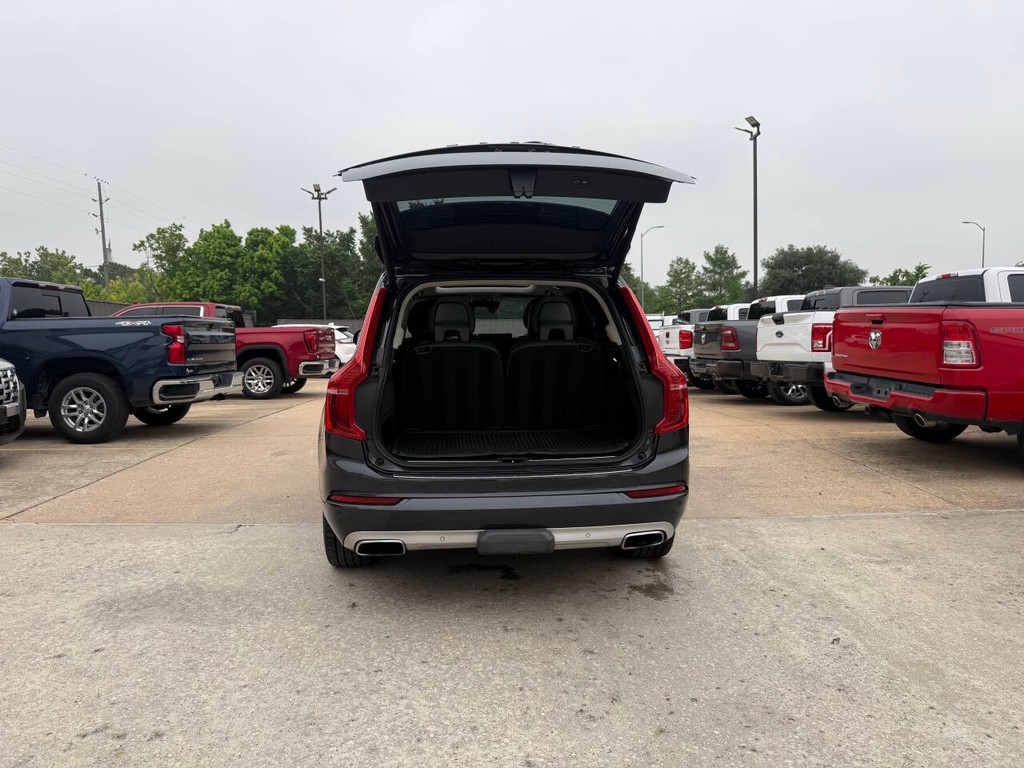 Volvo XC90 Vehicle Full-screen Gallery Image 36