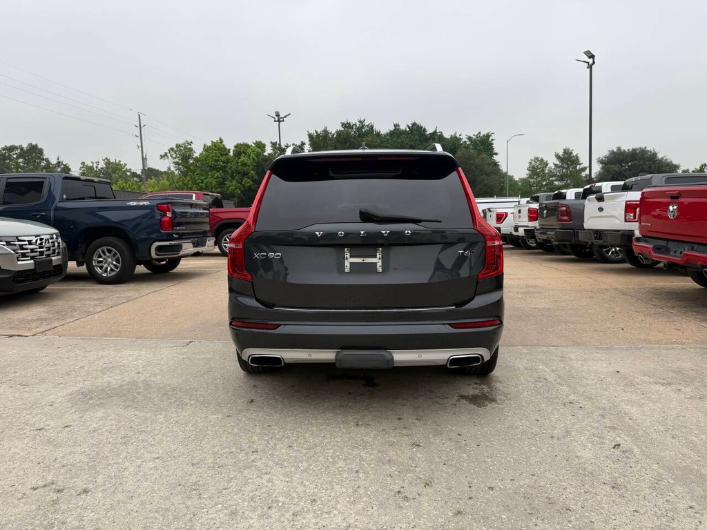 Volvo XC90 Vehicle Full-screen Gallery Image 38