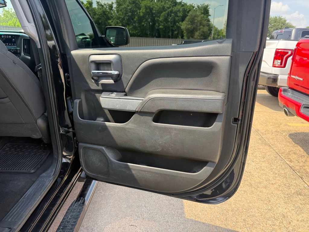 Chevrolet Silverado 1500 Vehicle Full-screen Gallery Image 16