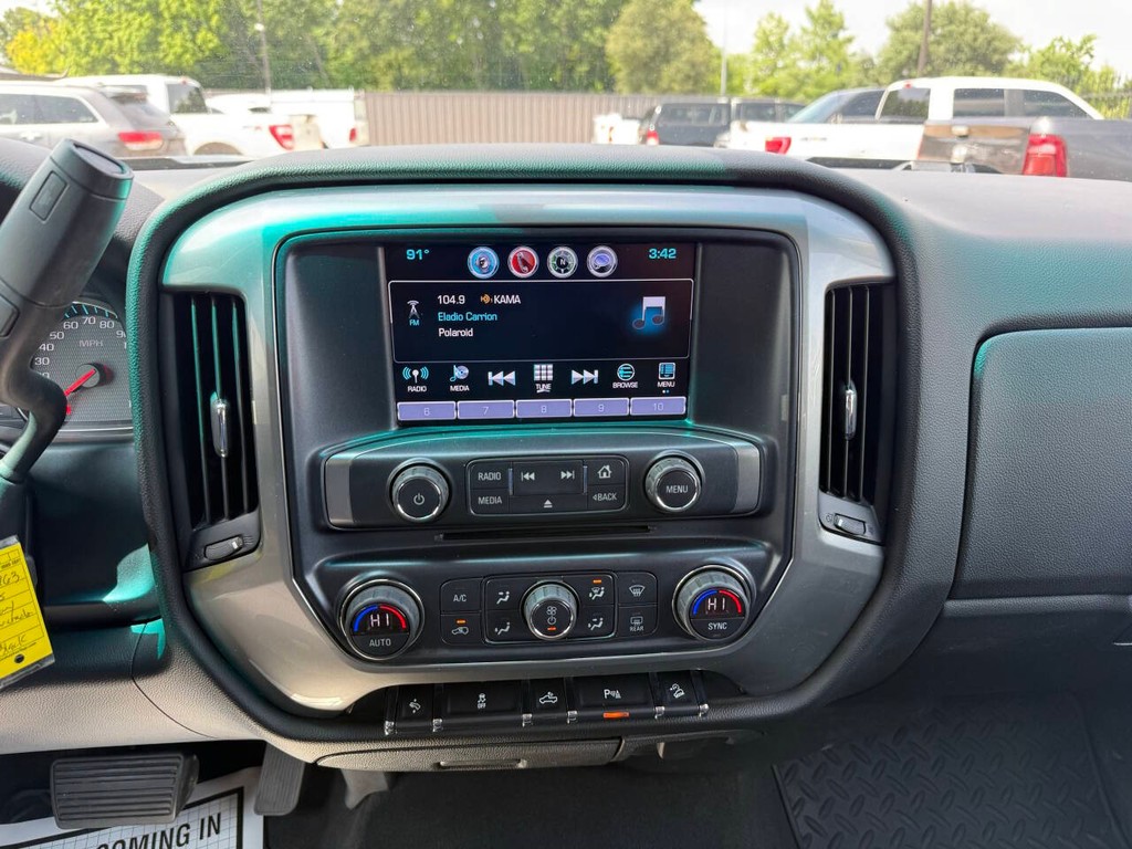 Chevrolet Silverado 1500 Vehicle Full-screen Gallery Image 24