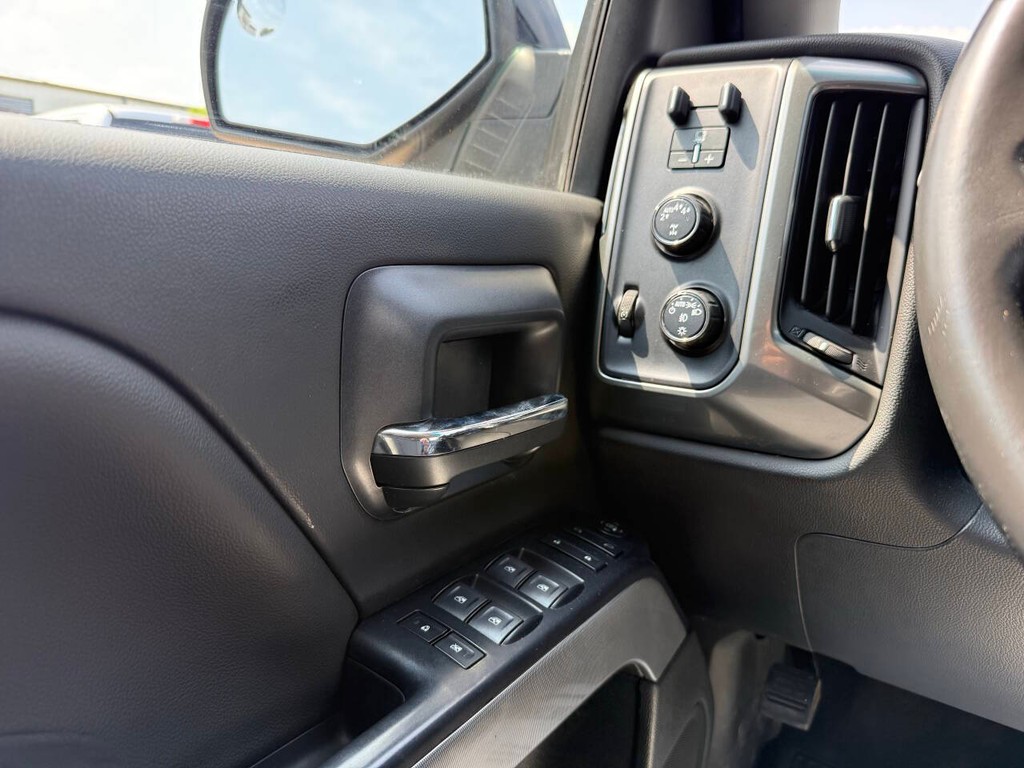 Chevrolet Silverado 1500 Vehicle Full-screen Gallery Image 30
