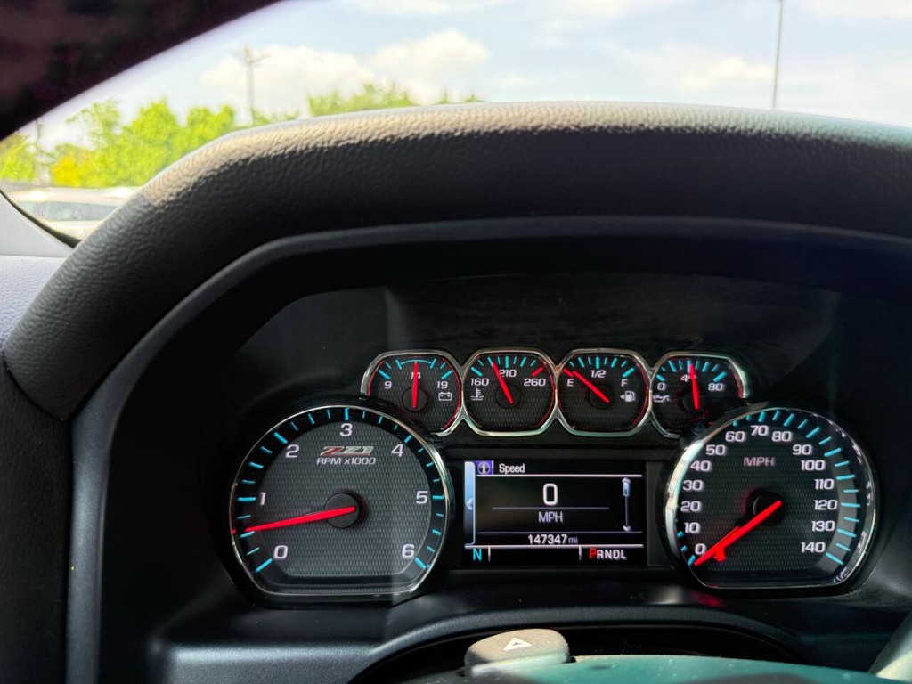 Chevrolet Silverado 1500 Vehicle Full-screen Gallery Image 31