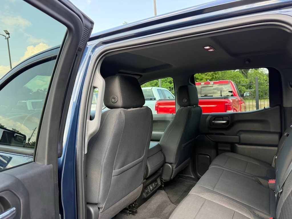 Chevrolet Silverado 1500 Vehicle Full-screen Gallery Image 12