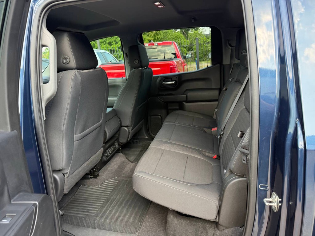 Chevrolet Silverado 1500 Vehicle Full-screen Gallery Image 13