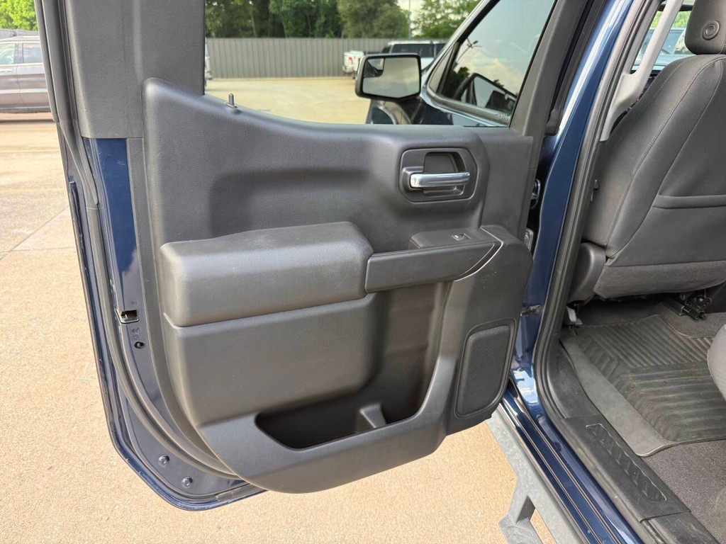 Chevrolet Silverado 1500 Vehicle Full-screen Gallery Image 14
