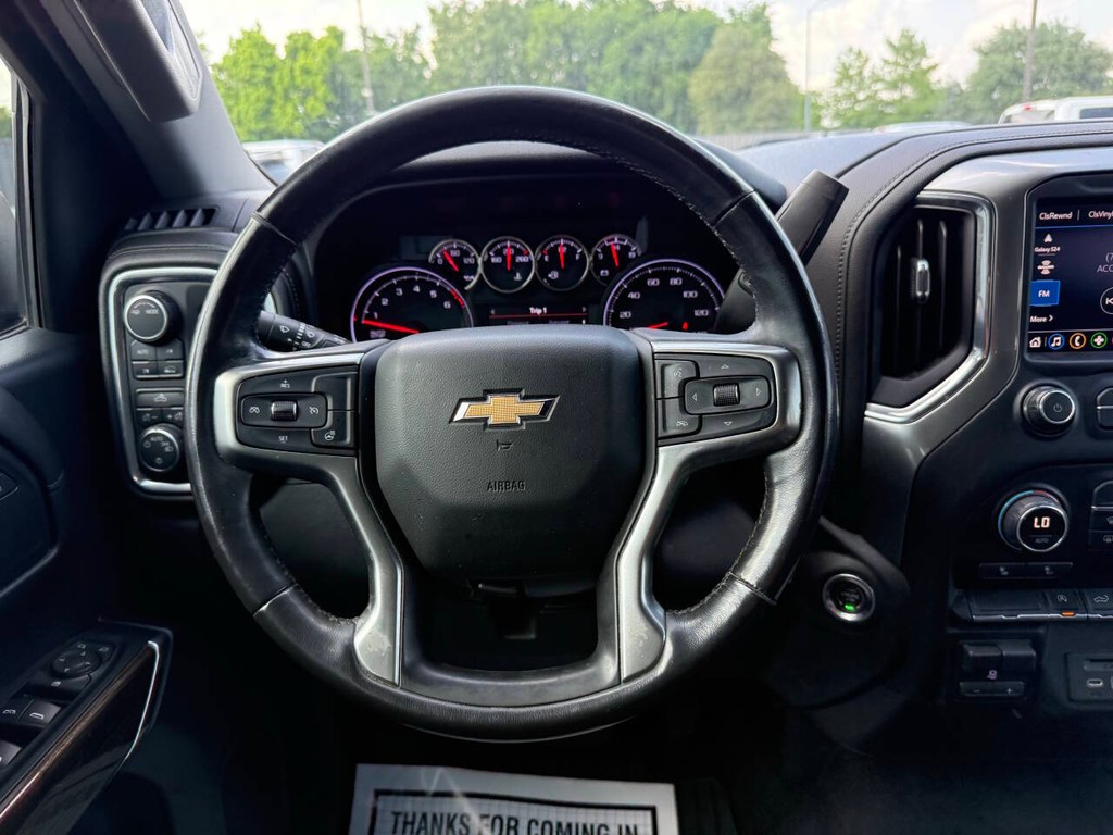 Chevrolet Silverado 1500 Vehicle Full-screen Gallery Image 22