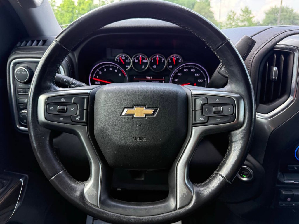 Chevrolet Silverado 1500 Vehicle Full-screen Gallery Image 23
