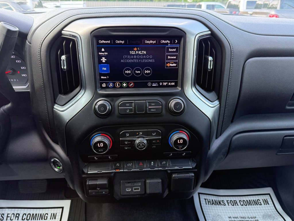 Chevrolet Silverado 1500 Vehicle Full-screen Gallery Image 24