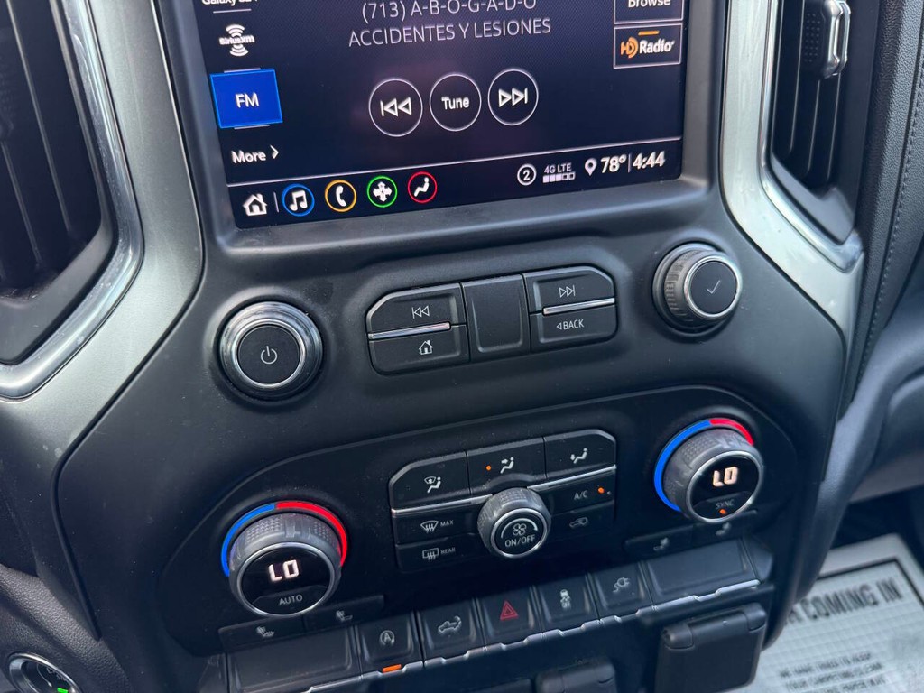 Chevrolet Silverado 1500 Vehicle Full-screen Gallery Image 28