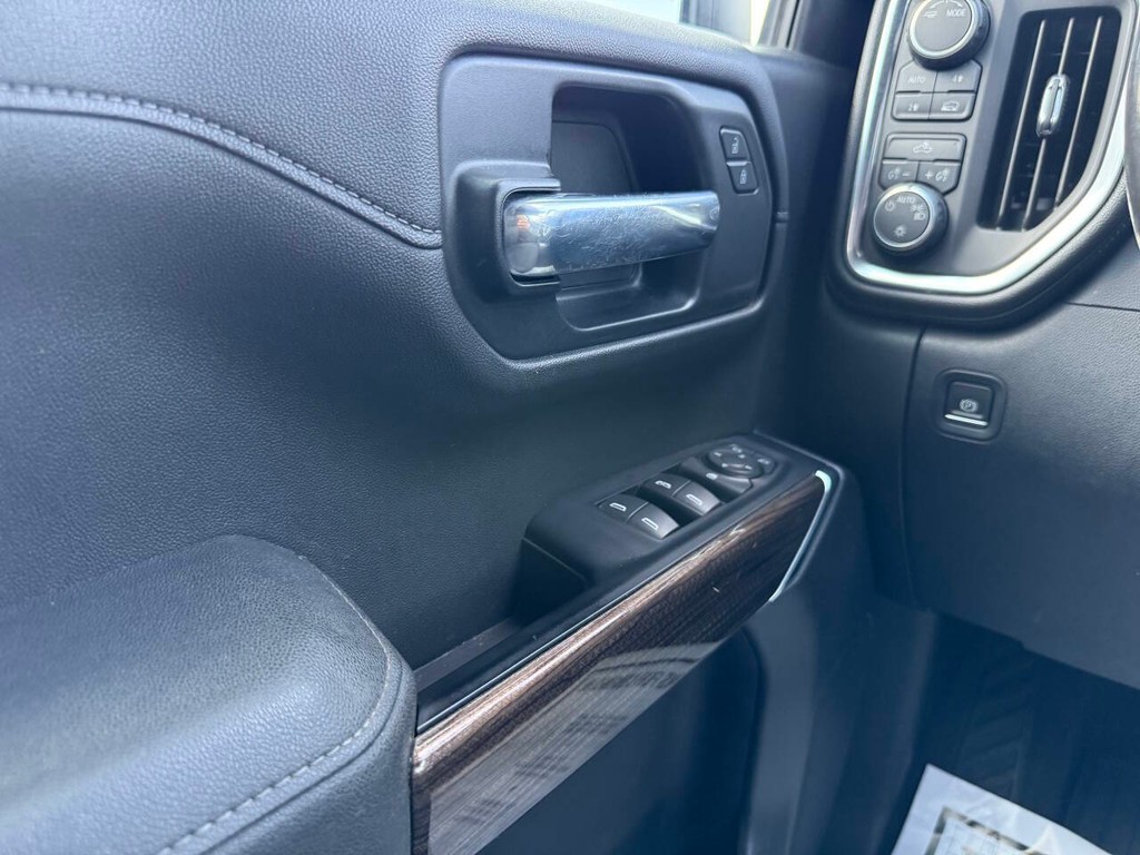 Chevrolet Silverado 1500 Vehicle Full-screen Gallery Image 30