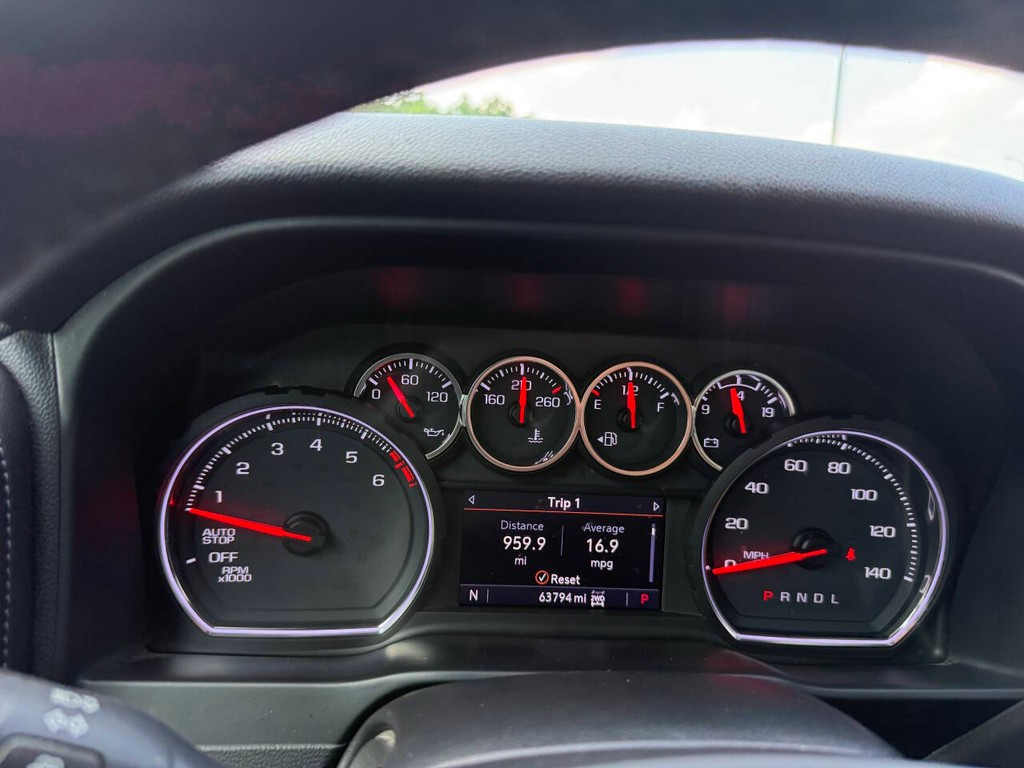 Chevrolet Silverado 1500 Vehicle Full-screen Gallery Image 31