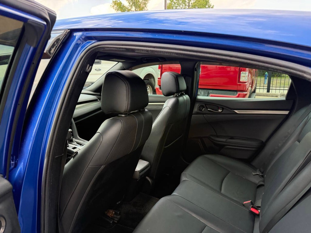 Honda Civic Hatchback Vehicle Full-screen Gallery Image 12