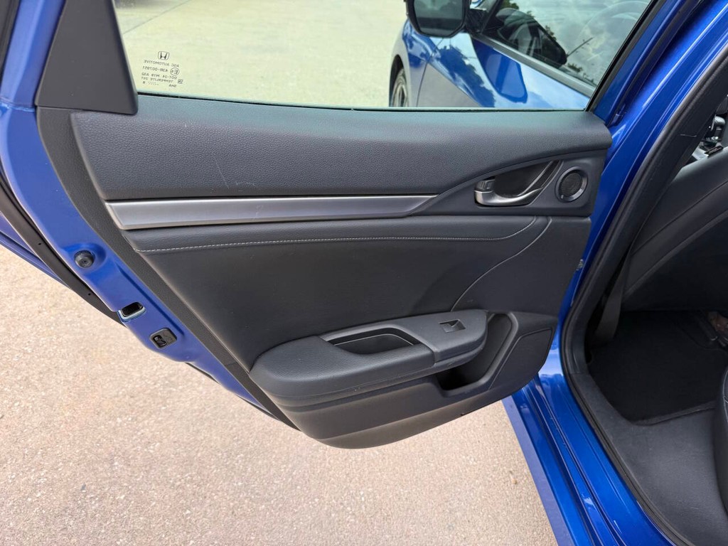 Honda Civic Hatchback Vehicle Full-screen Gallery Image 14