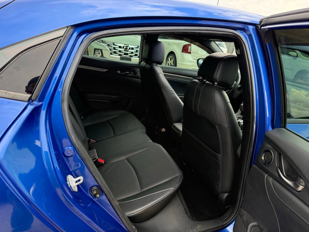 Honda Civic Hatchback Vehicle Full-screen Gallery Image 15