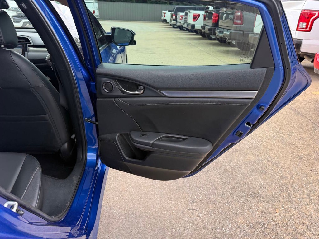 Honda Civic Hatchback Vehicle Full-screen Gallery Image 16