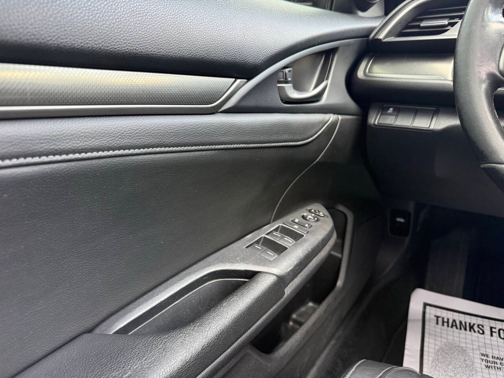 Honda Civic Hatchback Vehicle Full-screen Gallery Image 29