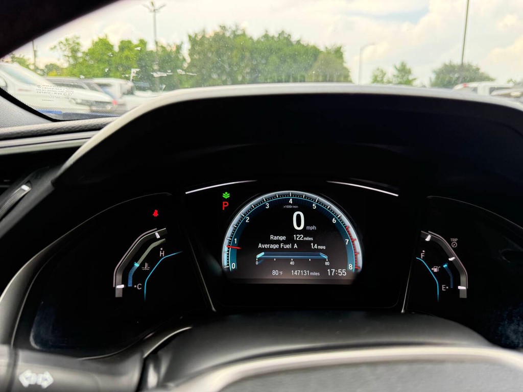 Honda Civic Hatchback Vehicle Full-screen Gallery Image 31