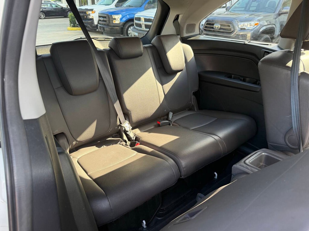 Honda Odyssey Vehicle Full-screen Gallery Image 15