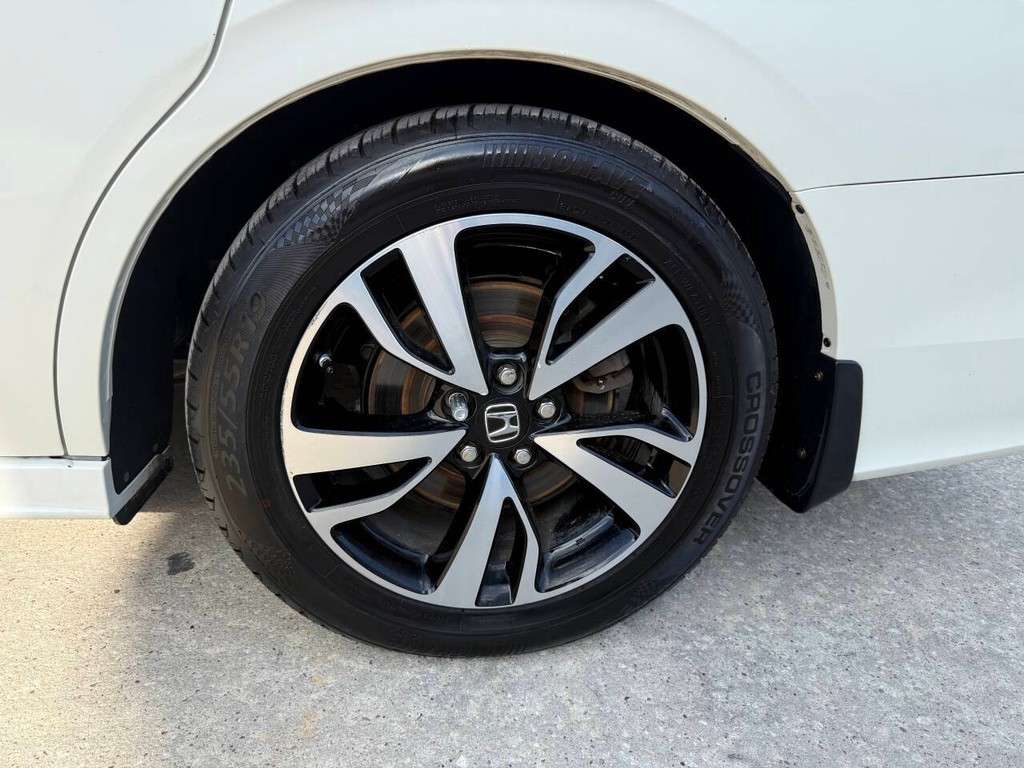 Honda Odyssey Vehicle Full-screen Gallery Image 35