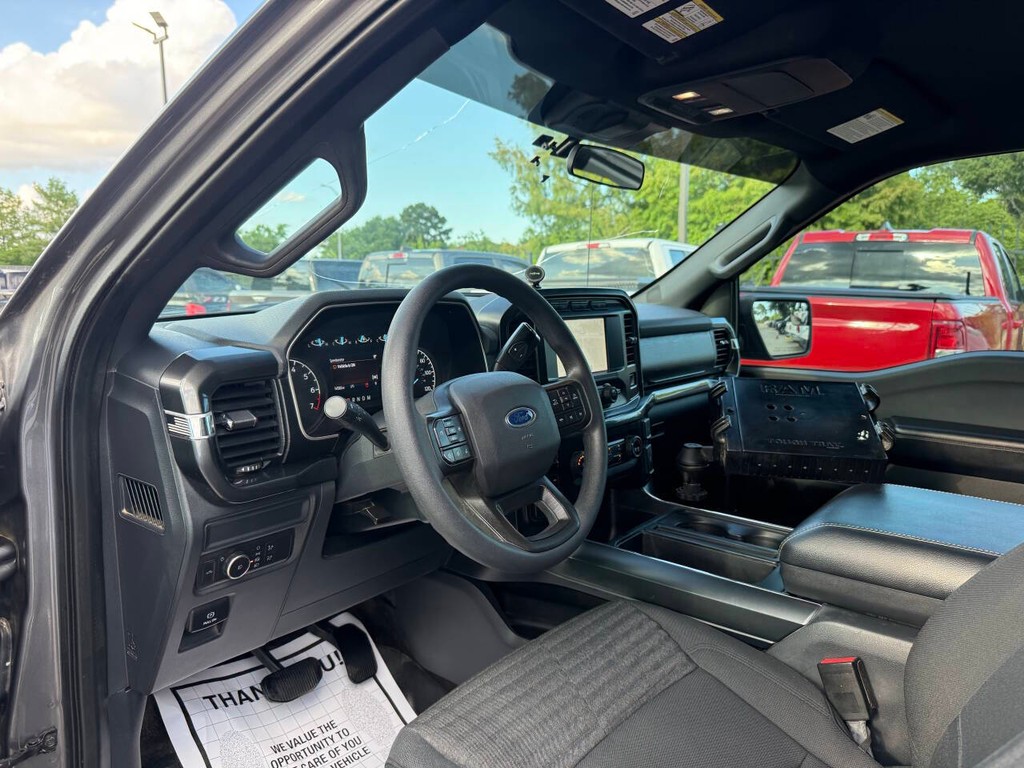 Ford F-150 Vehicle Full-screen Gallery Image 06