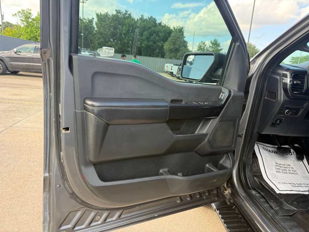 Ford F-150 Vehicle Full-screen Gallery Image 08