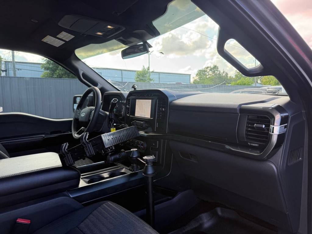 Ford F-150 Vehicle Full-screen Gallery Image 09