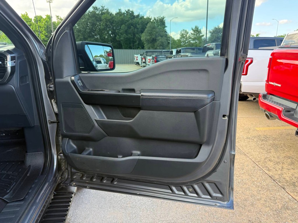 Ford F-150 Vehicle Full-screen Gallery Image 11
