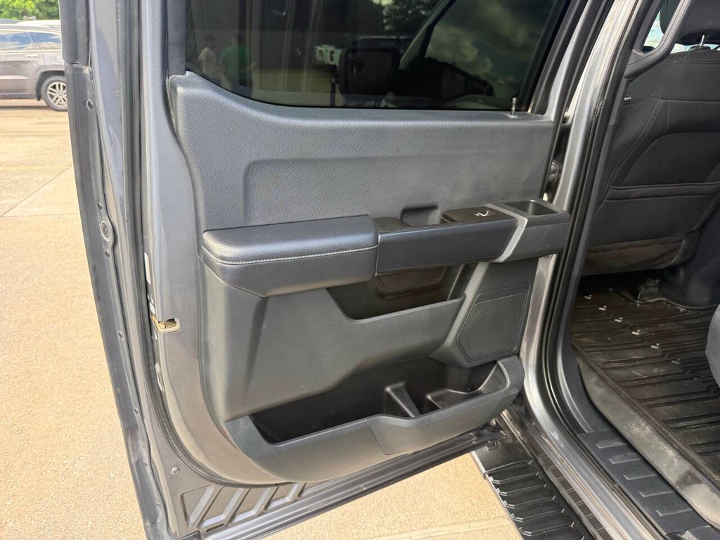 Ford F-150 Vehicle Full-screen Gallery Image 14