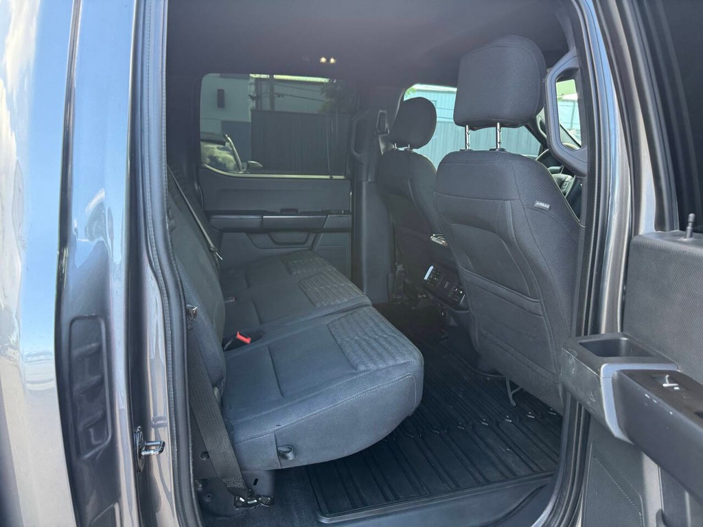 Ford F-150 Vehicle Full-screen Gallery Image 15