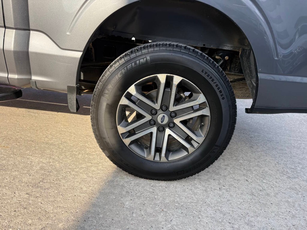 Ford F-150 Vehicle Full-screen Gallery Image 32