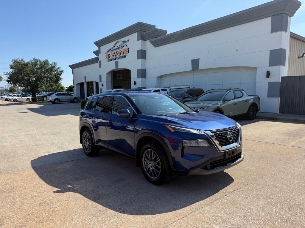 Nissan Rogue Vehicle Full-screen Gallery Image 02