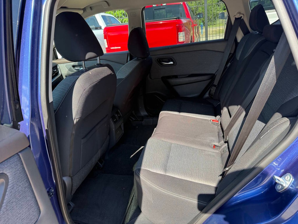 Nissan Rogue Vehicle Full-screen Gallery Image 13