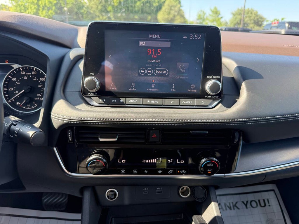 Nissan Rogue Vehicle Full-screen Gallery Image 21