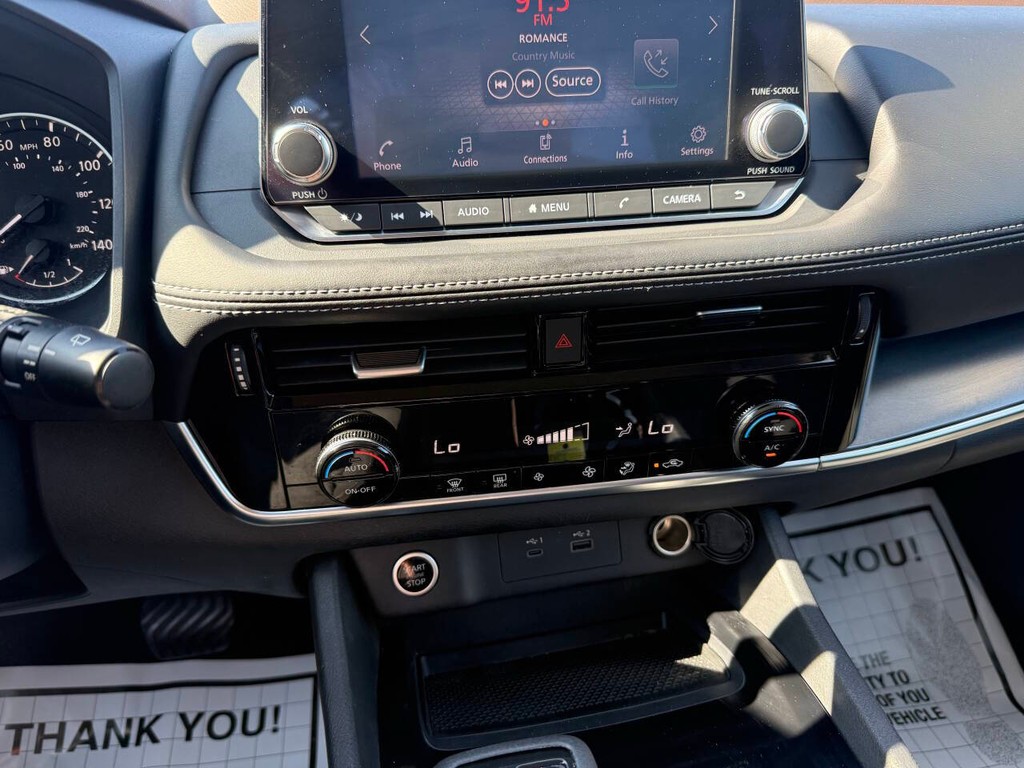 Nissan Rogue Vehicle Full-screen Gallery Image 24