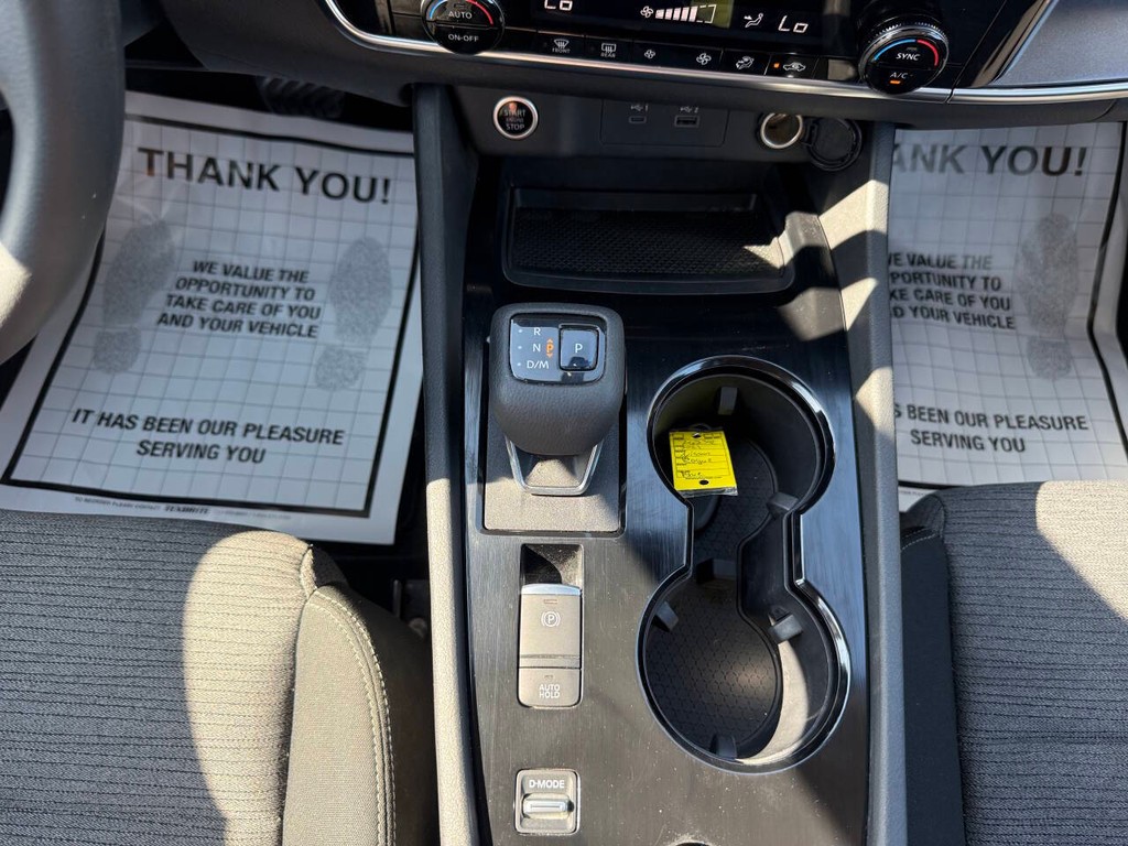 Nissan Rogue Vehicle Full-screen Gallery Image 26