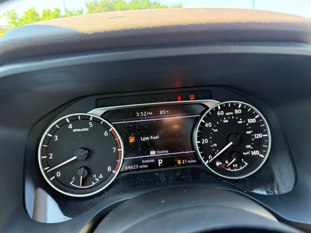 Nissan Rogue Vehicle Full-screen Gallery Image 28
