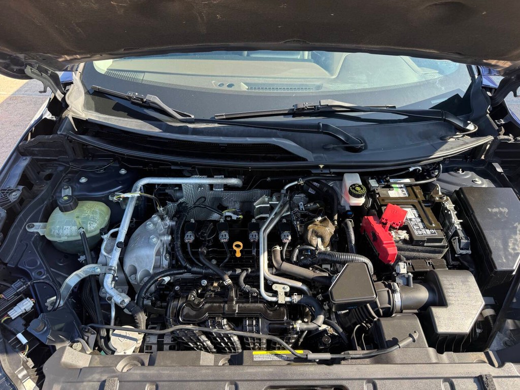 Nissan Rogue Vehicle Full-screen Gallery Image 31