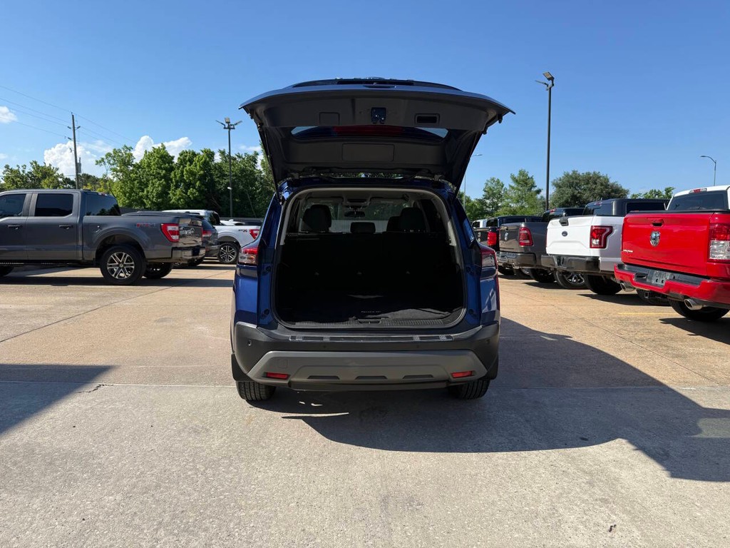 Nissan Rogue Vehicle Full-screen Gallery Image 33