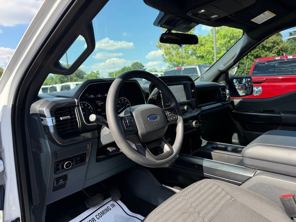 Ford F-150 Vehicle Full-screen Gallery Image 06