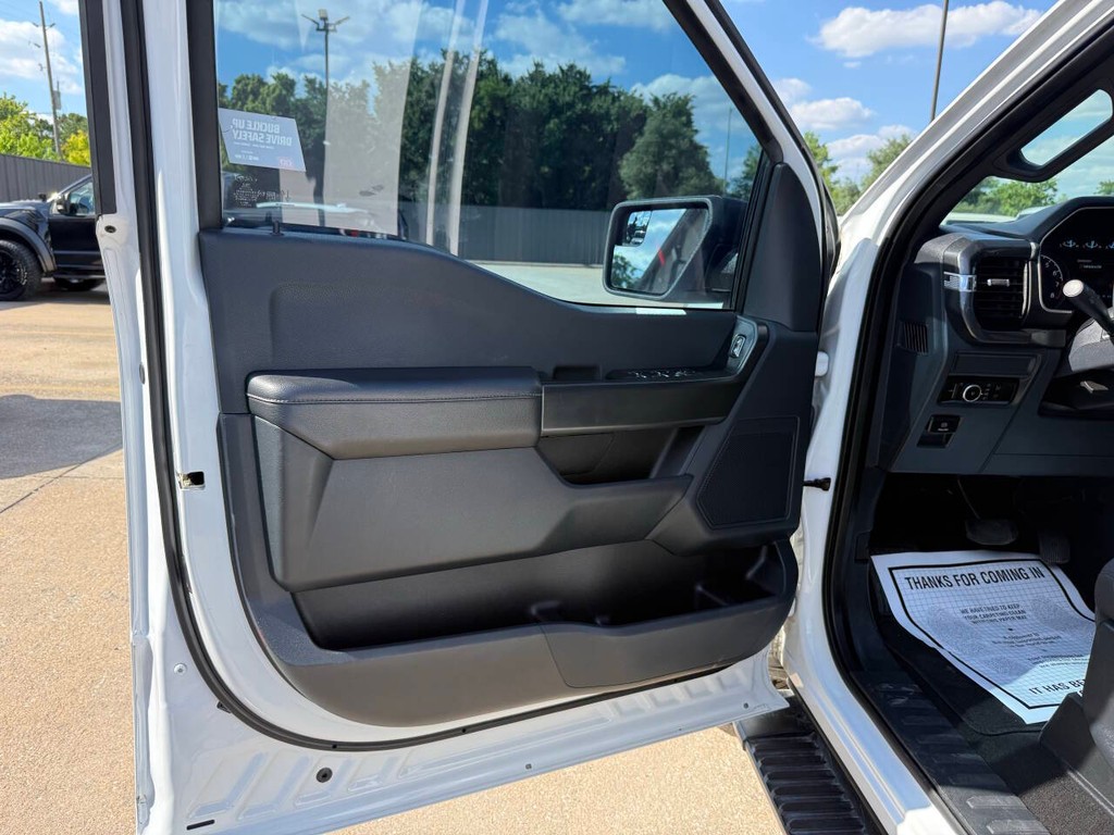 Ford F-150 Vehicle Full-screen Gallery Image 08