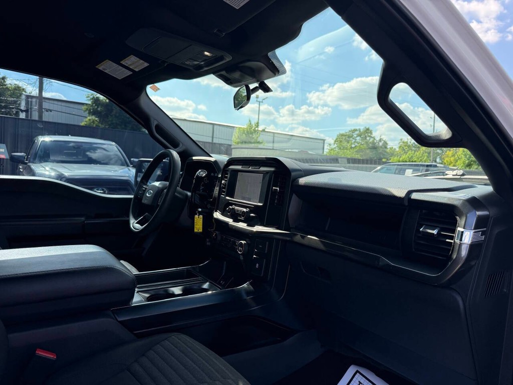 Ford F-150 Vehicle Full-screen Gallery Image 09