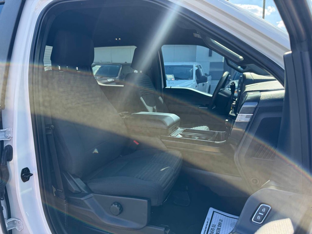 Ford F-150 Vehicle Full-screen Gallery Image 10