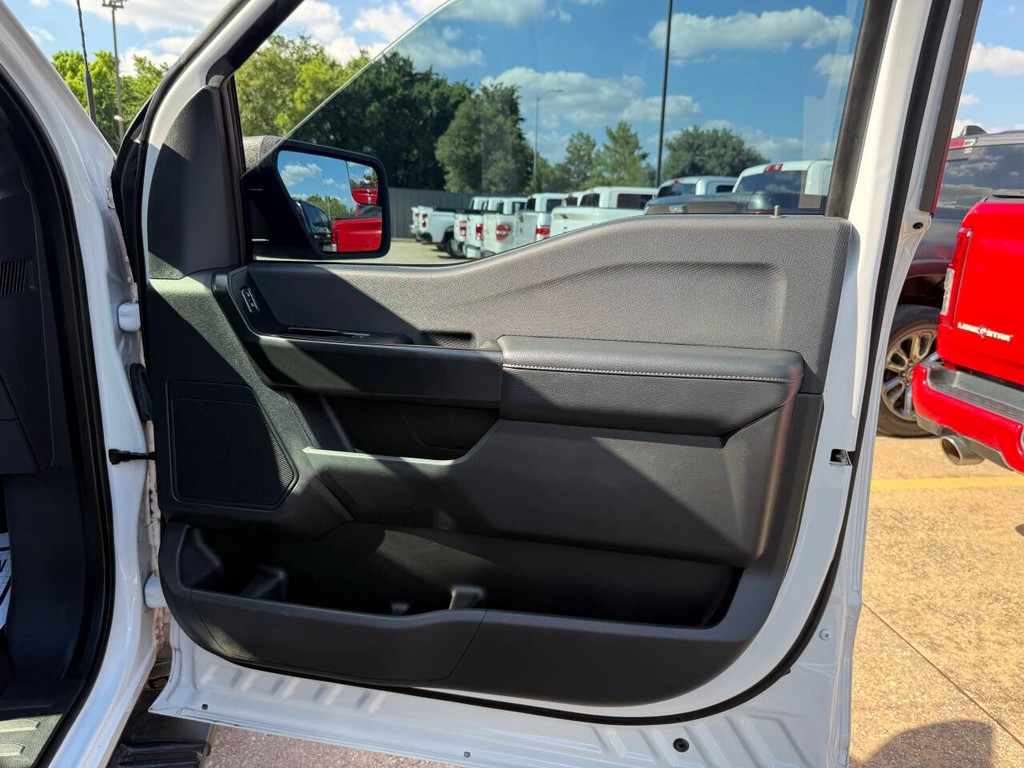 Ford F-150 Vehicle Full-screen Gallery Image 11