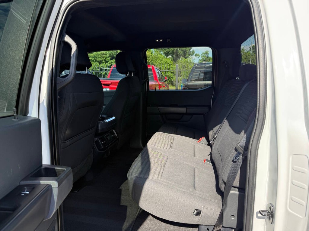 Ford F-150 Vehicle Full-screen Gallery Image 13
