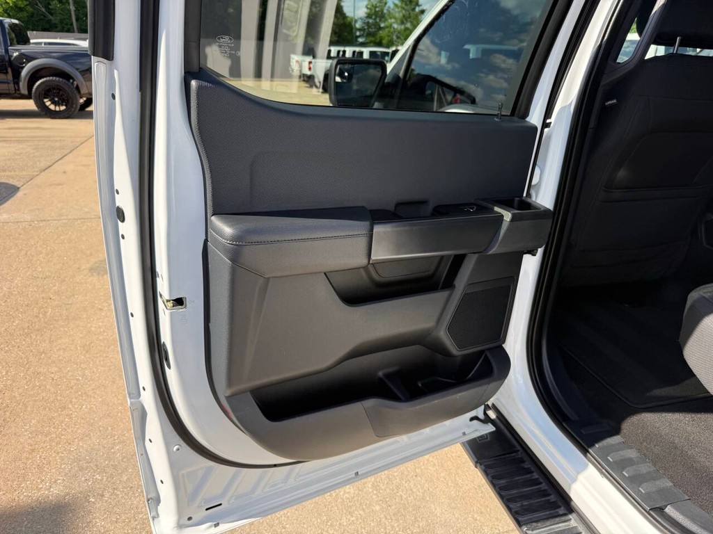 Ford F-150 Vehicle Full-screen Gallery Image 14