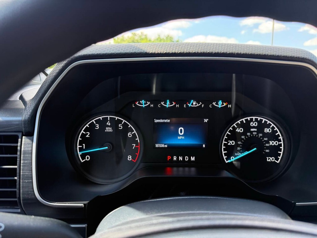 Ford F-150 Vehicle Full-screen Gallery Image 31