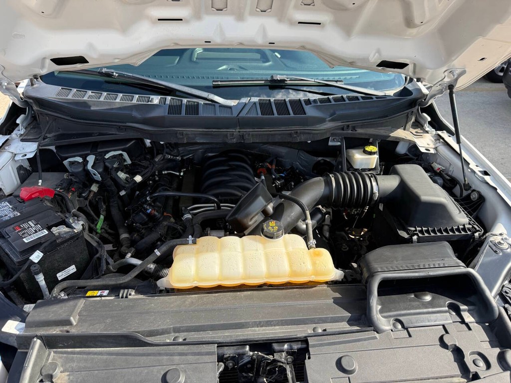 Ford F-150 Vehicle Full-screen Gallery Image 34